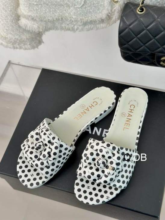 Picture of Chanel Slippers _SKUChanelsz35-40DB05033225
